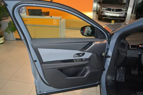 Opel Grandland 1.6 бензин 180 к.с. 6АТ Edition 2025 рік