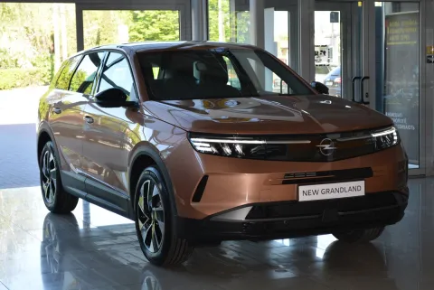 Opel Grandland 1.6 бензин 180 к.с. 6АТ Edition 2025 рік
