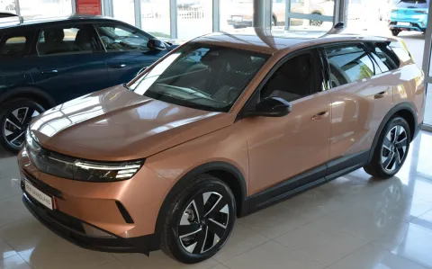 Opel Grandland 1.6 бензин 180 к.с. 6АТ Edition 2025 рік