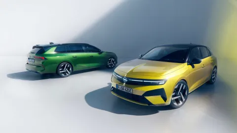 Opel представляє оновлений хетчбек Opel Astra та універсал Opel Astra Sports Tourer